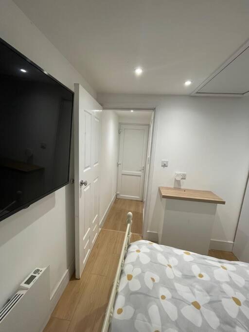 1 Bedroom Guest Suite Near City Centre. Gloucester Ngoại thất bức ảnh